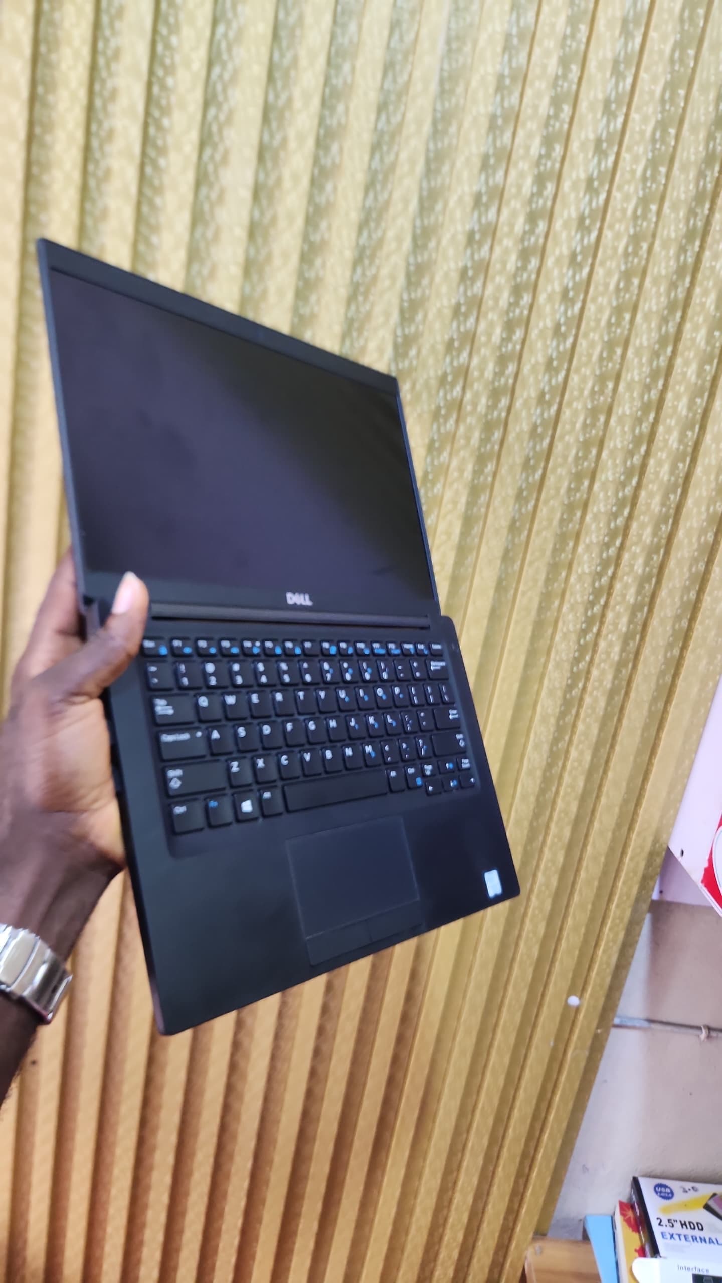 Dell Latitude 7390 image 1
